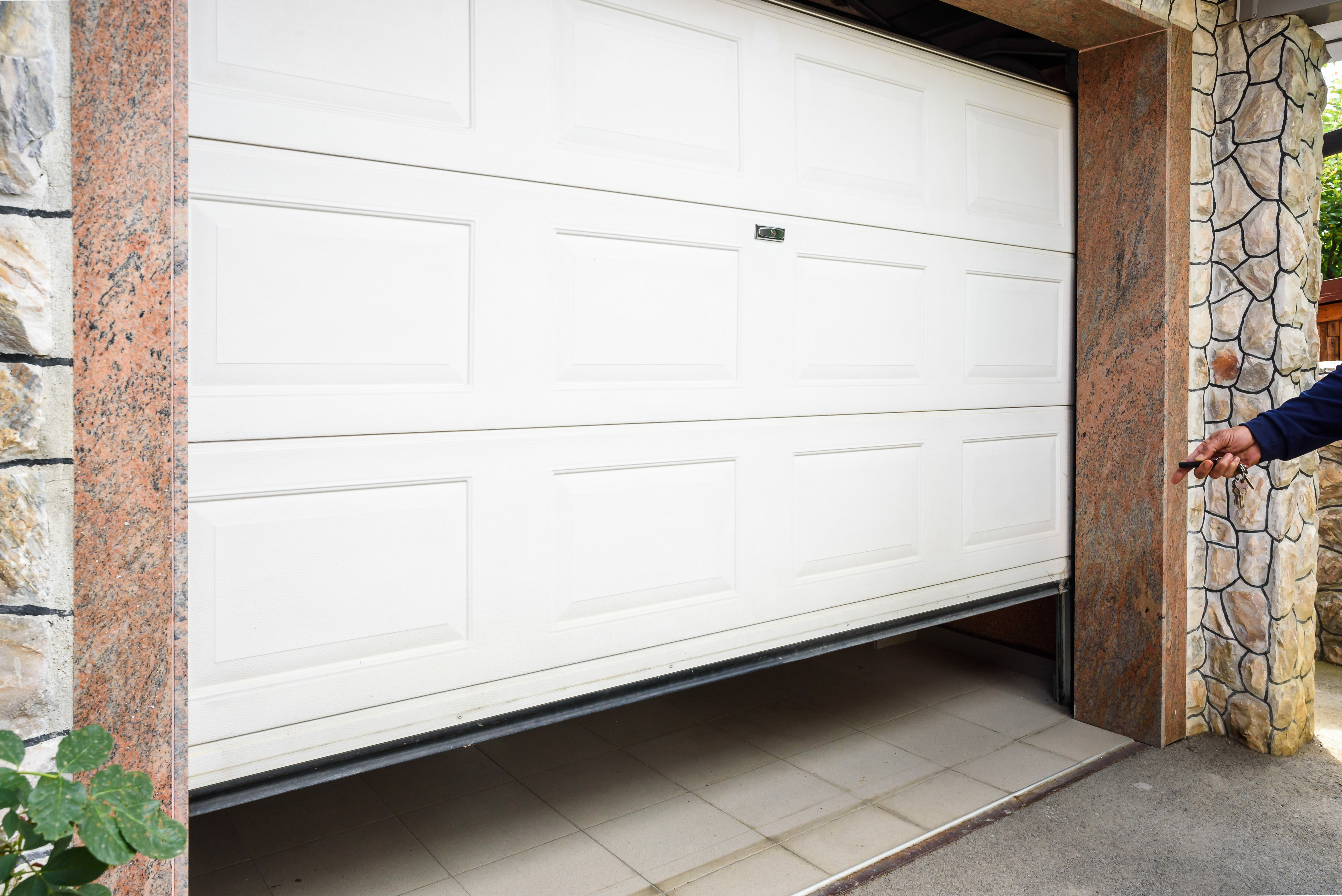 35  Garage door not closing smoothly Repair Near Me